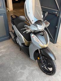 honda sh 300 air force.