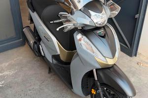 honda sh 300 air force.