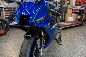 Yamaha R9