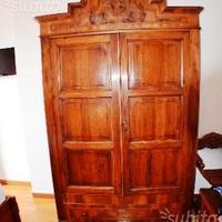 Armadio fine '800 in noce massello