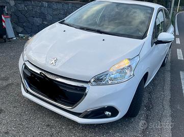 Peugeot 208 1.5 100cv