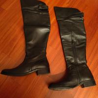 Stivali alti da donna in pelle