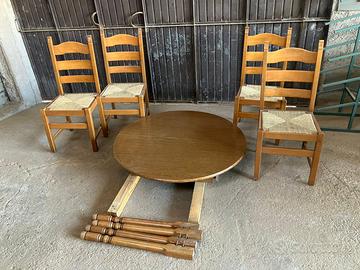TAVOLO DI LEGNO CON SEDIE