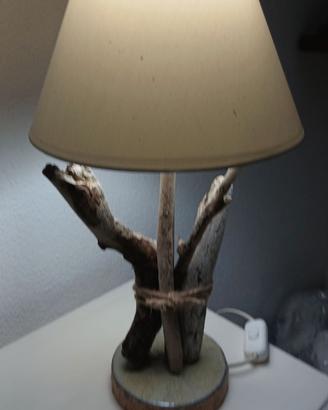 Lampada  fatta artigianalmente con legnetti di mar