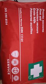 Kit pronto soccorso più portadocumenti