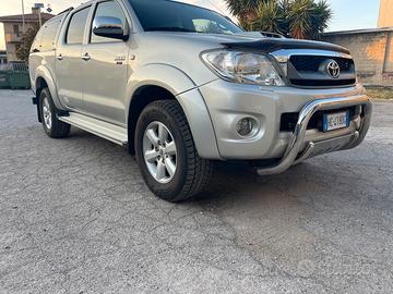 Toyota Hilux 3.0 D-4D 4WD 4p. Doub. Cab SR+