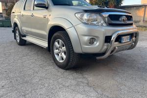 Toyota Hilux 3.0 D-4D 4WD 4p. Doub. Cab SR+