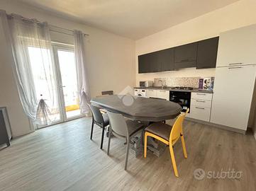 Appartamento con parcheggio condominiale