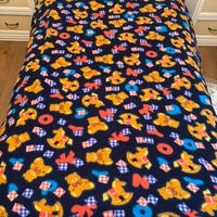 Coperta in pile con orsetti e dondoli