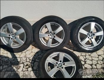 Set di cerchi con gomme