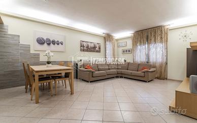 GORLA MINORE - TRILOCALE CON DOPPI SERVIZI E BOX