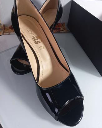 SCARPE IN VERNICE NERA