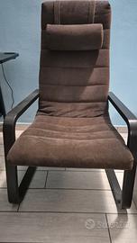 Sedia in tessuto con poggiapiedi 