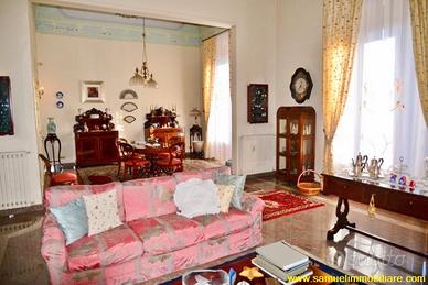 Giarre, palazzo d'epoca (CT)