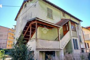 6 LOCALI A BUSALLA