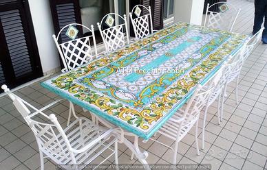 Tavolo in pietra lavica vietrese maiolicato a mano