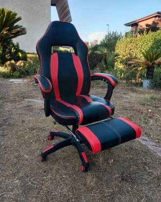 Sedia da gaming rossa e nera
