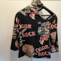 Maglia nera rock da donna con collare