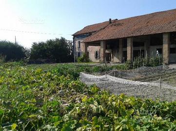 Cascina da ristrutturare con terreno