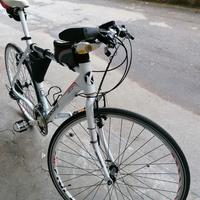  bici, tute e attrezzatura in blocco. 