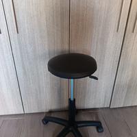 sgabello girevole con ruote come nuovo 