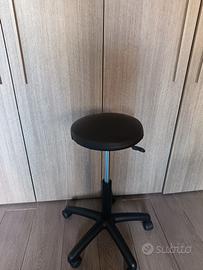 sgabello girevole con ruote come nuovo 