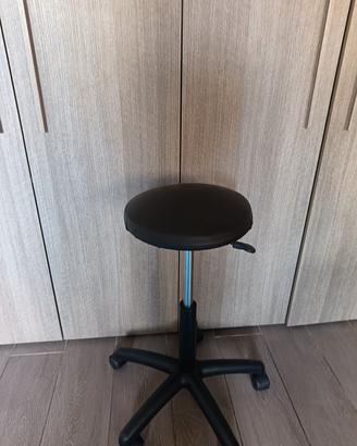 sgabello girevole con ruote come nuovo 