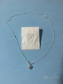 Gioielli in argento con zirconi brillanti