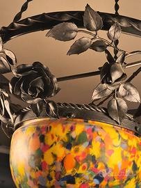 Lampadario vintage ferro battuto e vetro colorato