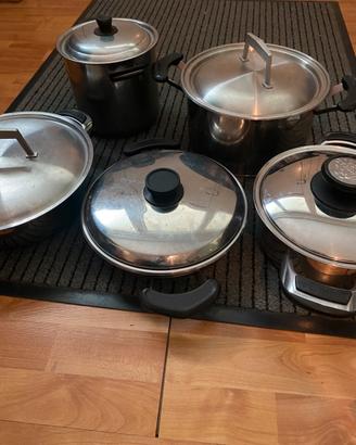 Serie di pentole in acciaio inox