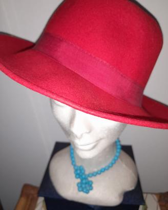 Cappello feltro rosso