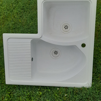 Lavandino angolare in resina