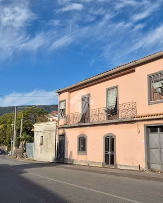CASA INDIPENDENTE A ZAFFERANA ETNEA