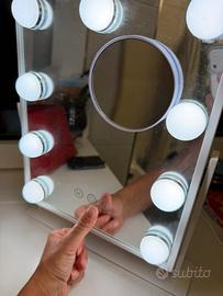 Specchio cosmetico con led