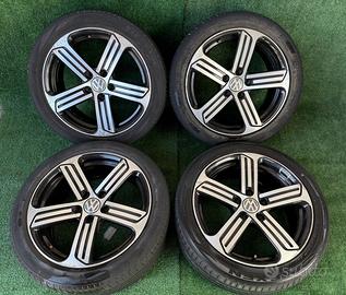 DISPONIBILI CERCHI E GOMME VOLKSWAGEN GOLF