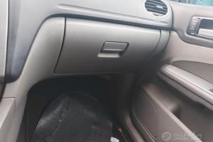 Cassetto portaoggetti ford focus anno 2011
