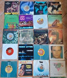 35 dischi in vinile da 45 giri  in blocco 