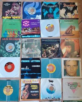 35 dischi in vinile da 45 giri  in blocco 