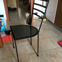 Coppia sedie in acciaio nero design minimal.