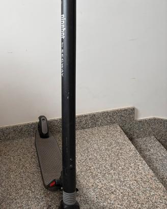 Monopattino elettrico Ninebot es1