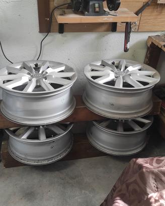 cerchi in lega audi Q3 ecc ...