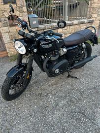 Triumph bonnevill T120 black