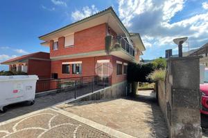 2 LOCALI A MONTE PORZIO CATONE