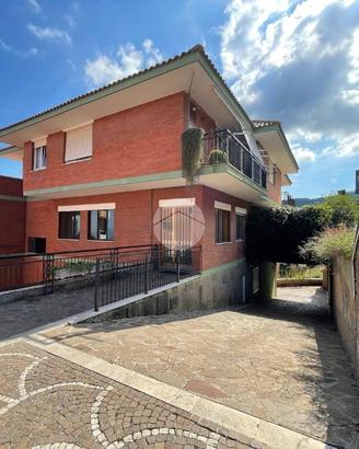 2 LOCALI A MONTE PORZIO CATONE