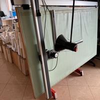 Tavolo da disegno con tecnigrafo e 3 sgabelli