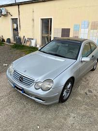 Auto mercedes C220