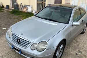 Auto mercedes C220