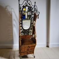 Mobile con specchio e cassetti in vimini