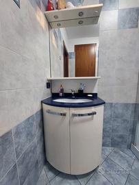 Mobile bagno e specchio