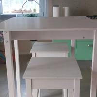 Tavolo da Bar con quattro sgabelli